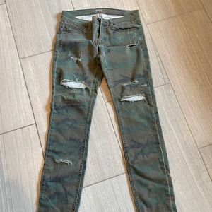 BDG camo jean